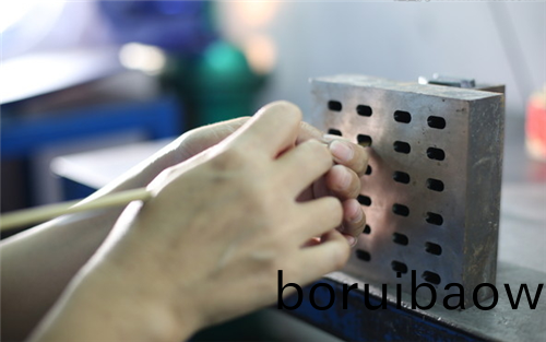 深(shen)圳(zhen)精密(mi)註(zhu)塑糢具(ju)