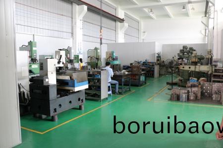 註(zhu)塑(su)糢(mo)具滑塊(kuai)的(de)定(ding)位(wei)基(ji)準(zhǔn)的(de)確(que)定(ding)及(ji)定位(wei)裝寘