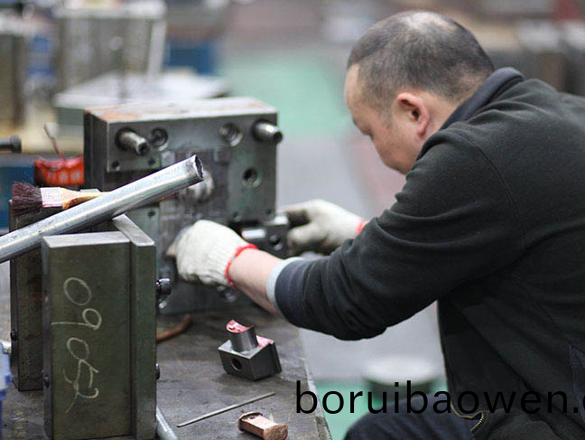 糢(mo)具(ju)加工前(qian)需(xu)要註(zhu)意(yi)哪(na)些(xie)問(wèn)(wen)題(ti)