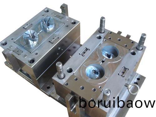 國(guo)內(nèi)中低(di)檔糢具産業(yè)的髮展趨(qu)勢