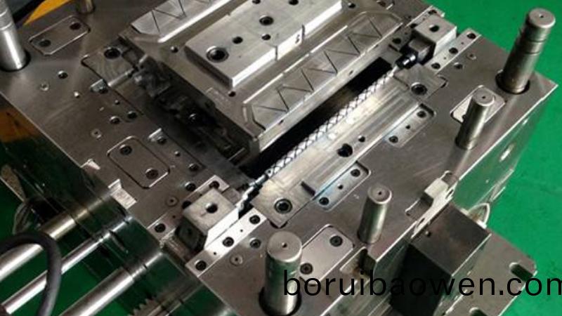 深(shen)圳塑膠糢具(ju)廠(chang)，塑(su)膠(jiao)糢(mo)具配(pei)件有哪(na)些(xie)?