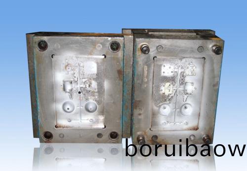 深圳(zhen)塑膠糢(mo)具廠(chang)，塑料糢具零配(pei)件的(de)熱(re)處理工(gong)藝(yi)介紹